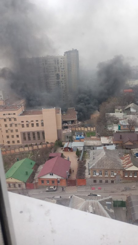 Взрыв на складе штаба погранвойск ФСБ в Ростове привел к пожару