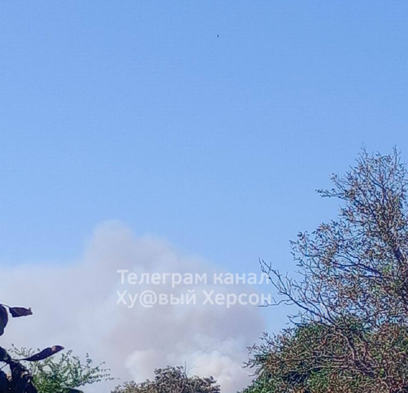 Fire at the left bank of Dnipro near Kherson