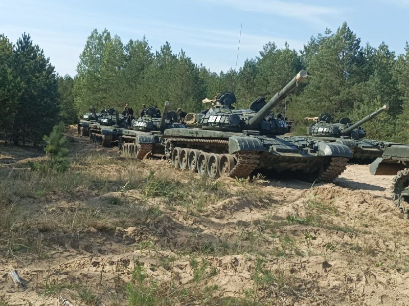 На белорусской военной технике начал появляться тактический знак В