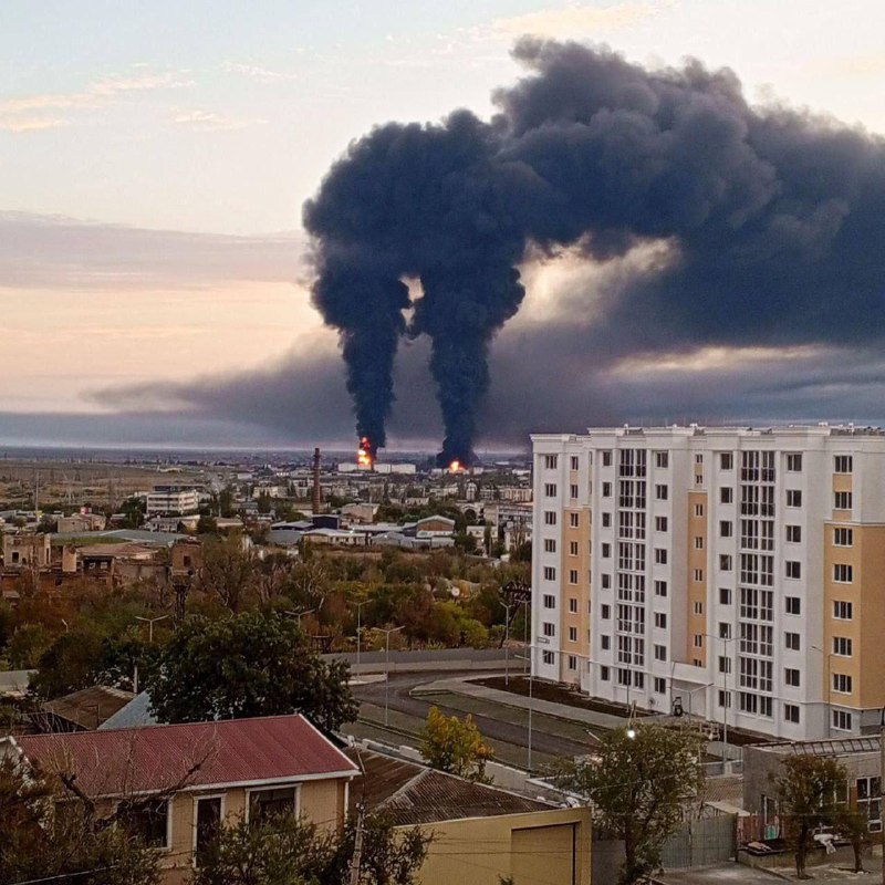 Several fuel reservoirs are still on fire at the oil depot in Feodosiya