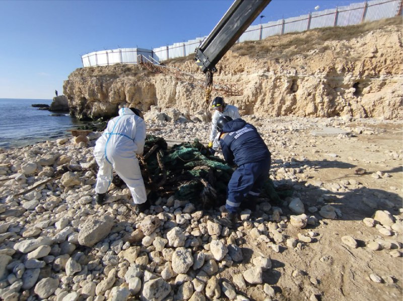 Okupacijske vlasti u Sevastopolju proglasile su izvanredno stanje savezne razine zbog onečišćenja izazvanog padom tankera u Kerčkom tjesnacu prošle godine