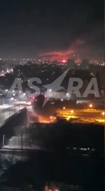 乌法巴什石油炼油厂发生大火