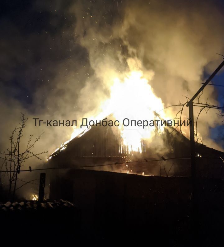 Un dron FPV provocó hoy un incendio en una casa residencial en Kostiantynivka.