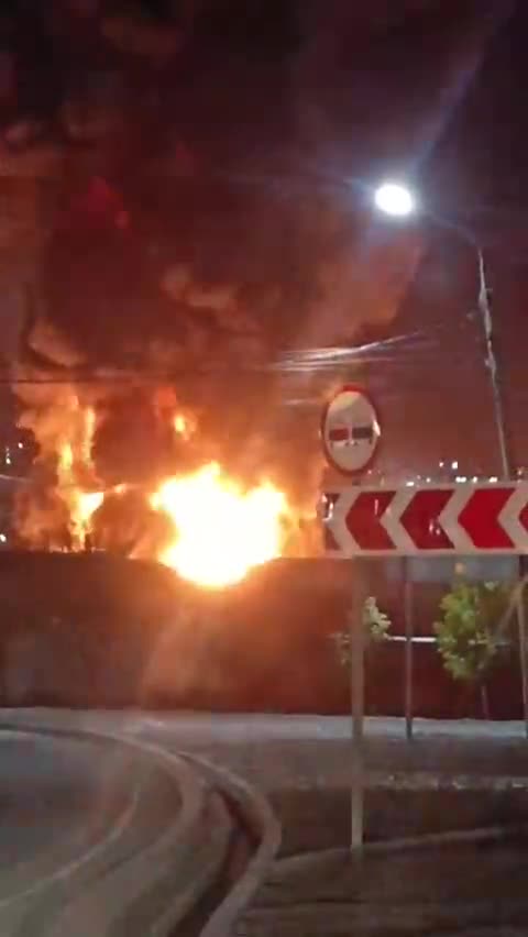 Oil depot caught fire near Novorossiysk, missile atack alert was declared shortly before