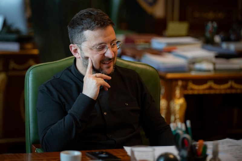 Zelensky: Spoke with newly elected President of Romania Nicusor Dan. Congratulated on victory in presidential elections. It is very important that Romania develops and that we all cooperate together in our region and in Europe