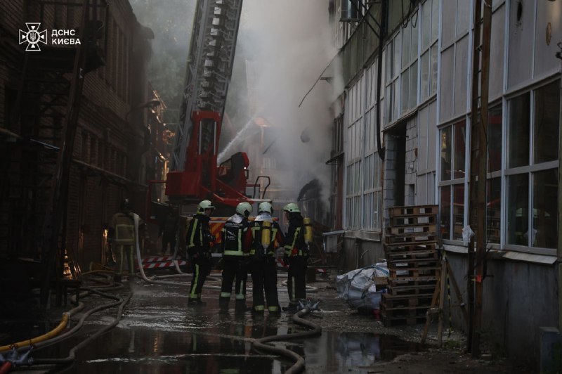 Zelensky: this night, Russia launched a massive combined strike that lasted almost ten hours. Eighteen missiles, including ballistic missiles, and about 400 attack drones, of which almost 200 are Shahed-type drones. The main target of the attack was Kyiv and the region, and Chernihiv, Sumy, Poltava, Kirovohrad and Kharkiv regions were also hit