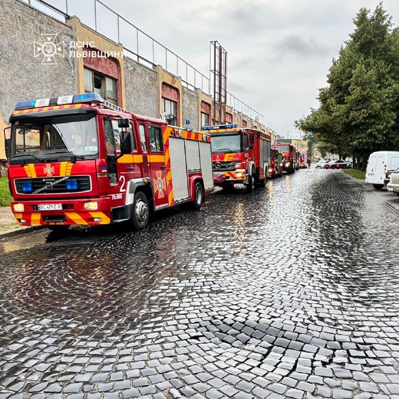 Rescuers have evacuated 15 people due to fire in hotel in Lviv
