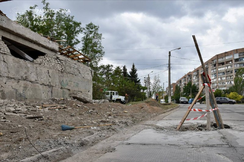 Russian aviation had dropped 41 glide bombs on Kramatorsk community yesterday. 3 people wounded