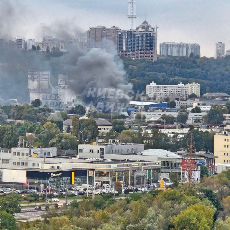 Big fire at Pochayna in Kyiv