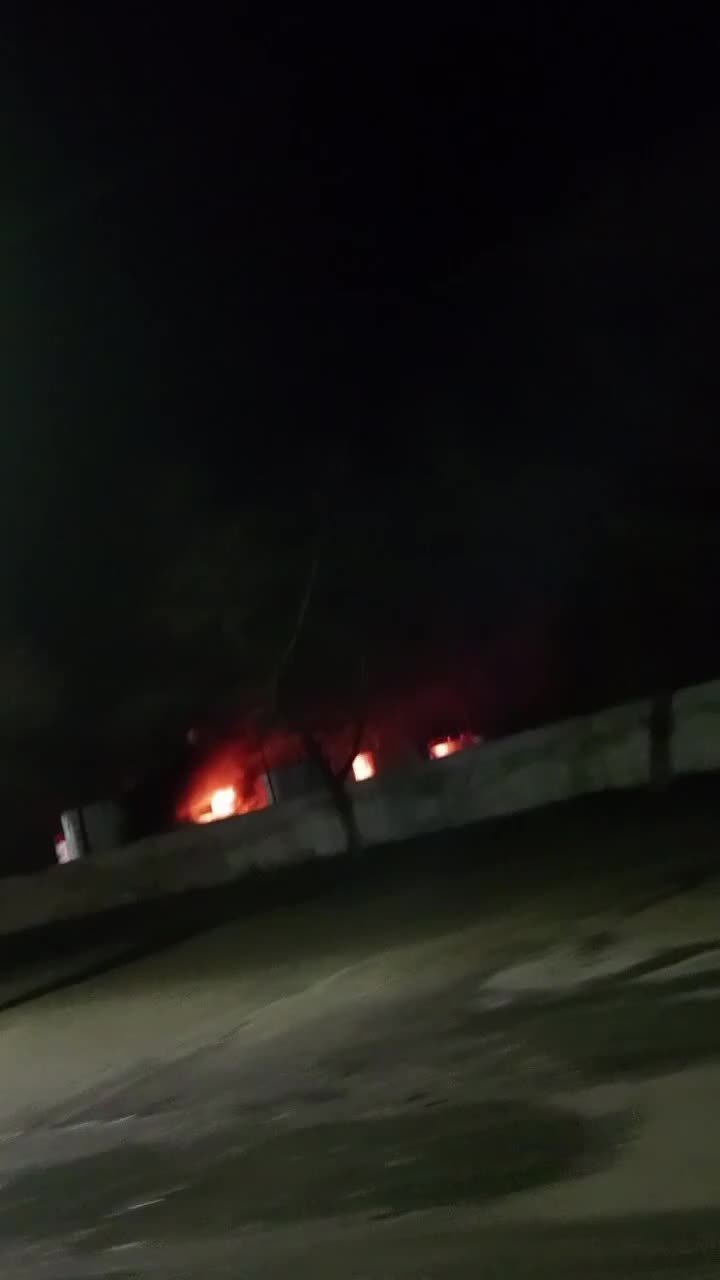 Volgograd Oblastı'ndaki Uryupinsk'te petrol deposuna saldırı düzenlendi.