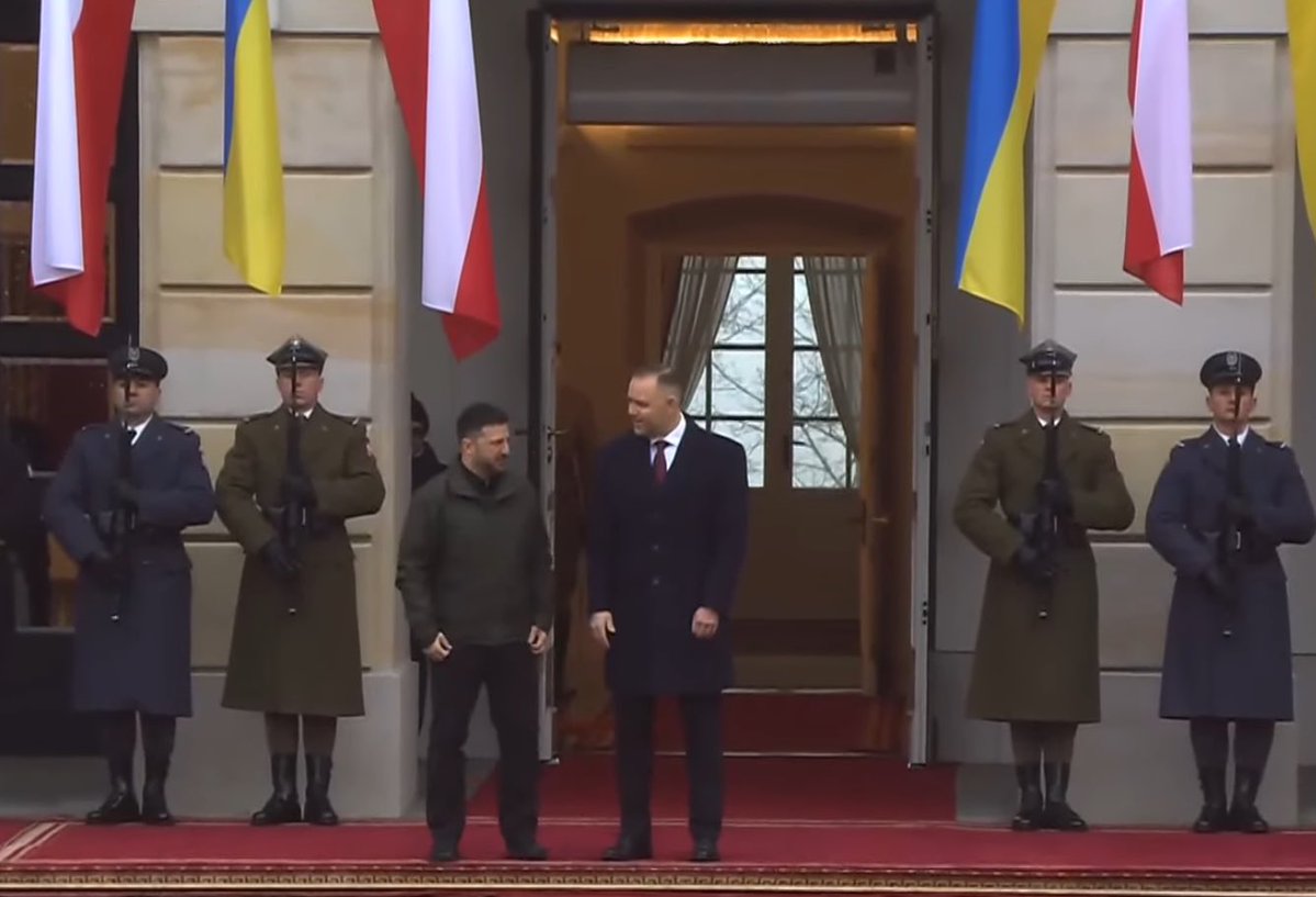 Varsovie : début de la rencontre de @NawrockiKn avec @ZelenskyyUa