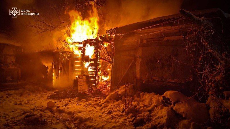Пожары и разрушения в Киевской области в результате ночных российских ударов.