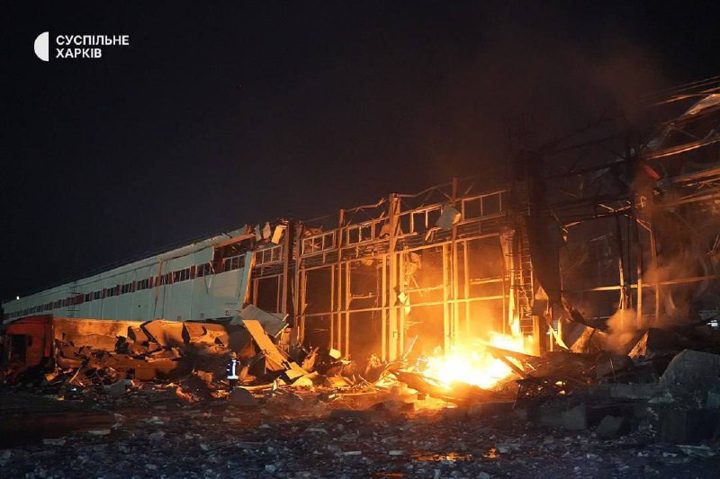 В результате ракетного удара России по почтовому терминалу под Харьковом погибли 4 человека.