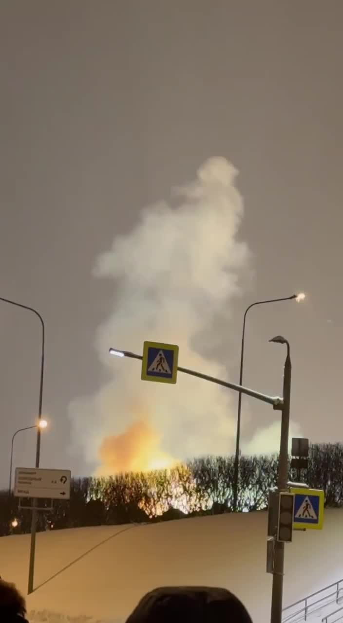 莫斯科州图希诺市一座变电站发生火灾