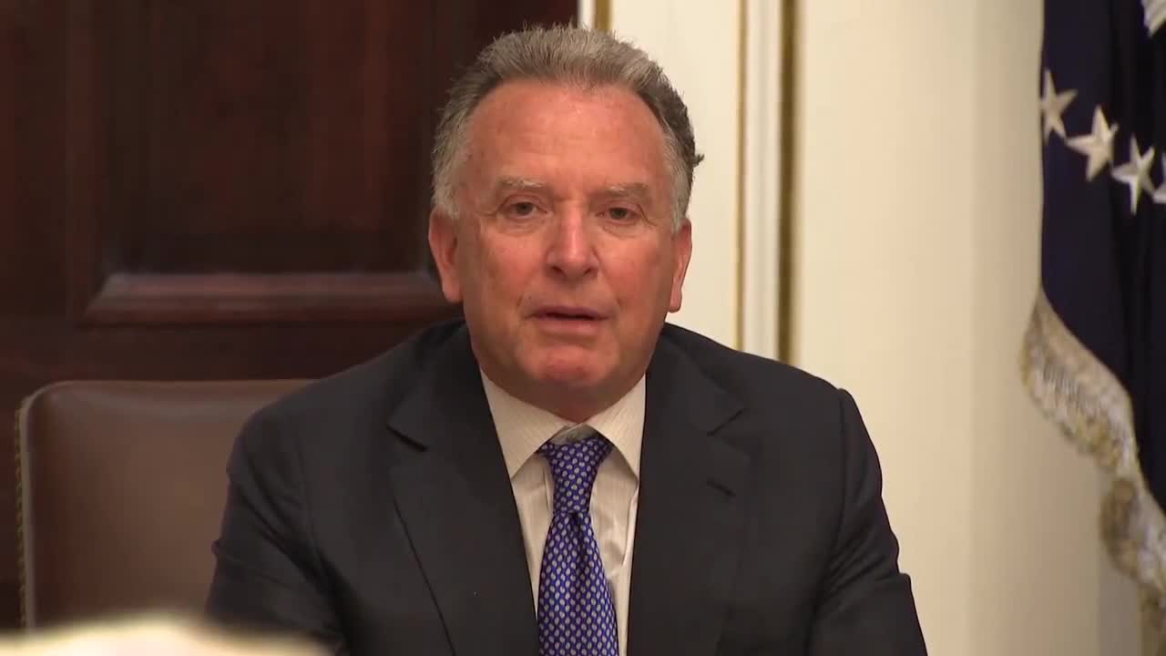 Трамп: Через холод – надзвичайний холод – я особисто попросив президента Путіна не обстрілювати Київ, міста та селища протягом тижня. Він погодився це зробити.