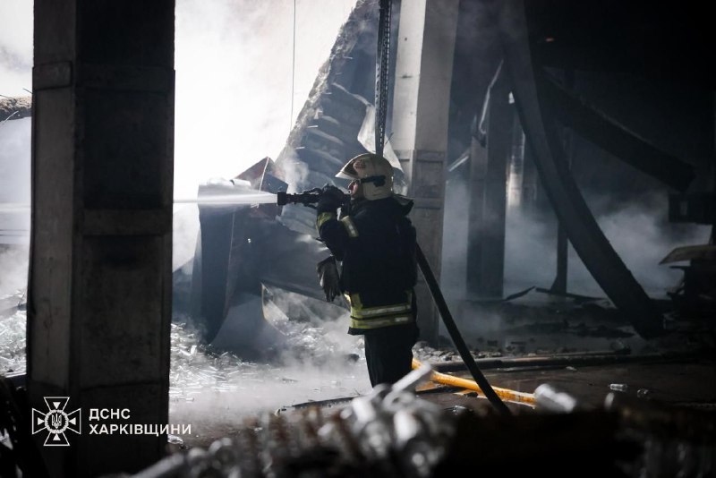 Harkiv bölgesinin Malynivka beldesinde Rus insansız hava aracı saldırısı sonucu 1 kişi öldü, 2 kişi yaralandı.