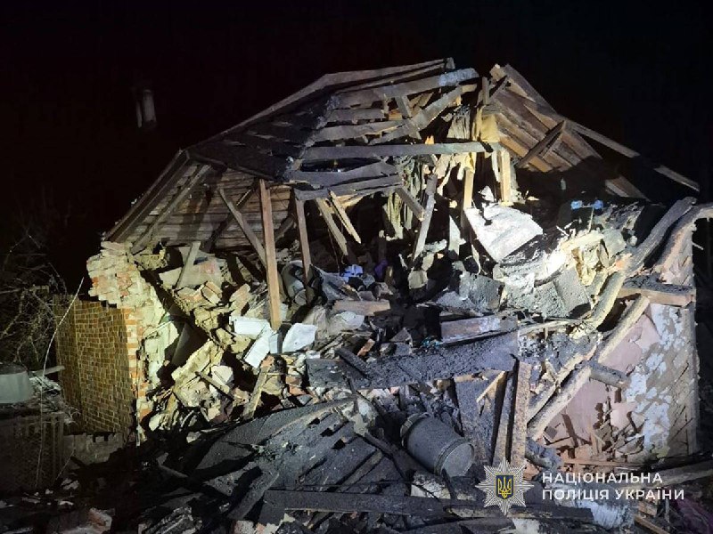 Sumy'de Rus hava saldırısı sonucu 3 kişi yaralandı.