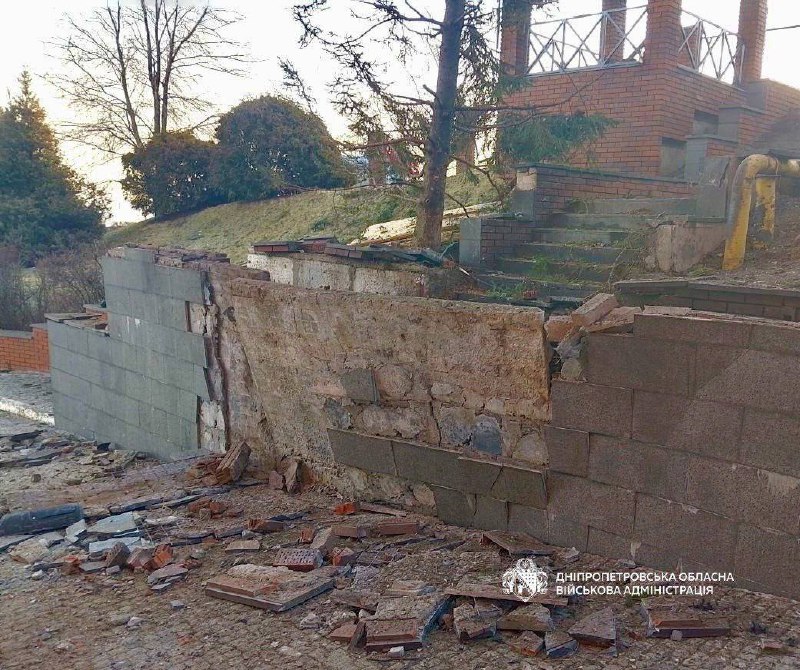 Dinyeper kentinde dün gece düzenlenen insansız hava aracı saldırıları sonucu 1 kişi yaralandı.