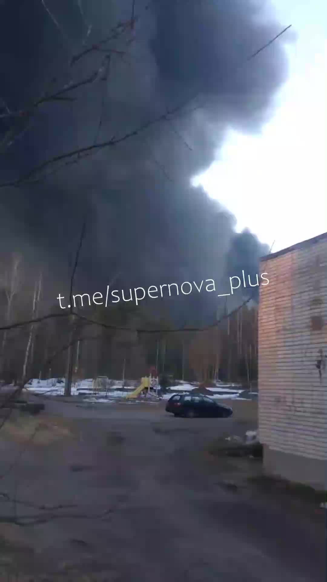 Пожар в Приморском порту Ленинградской области России.