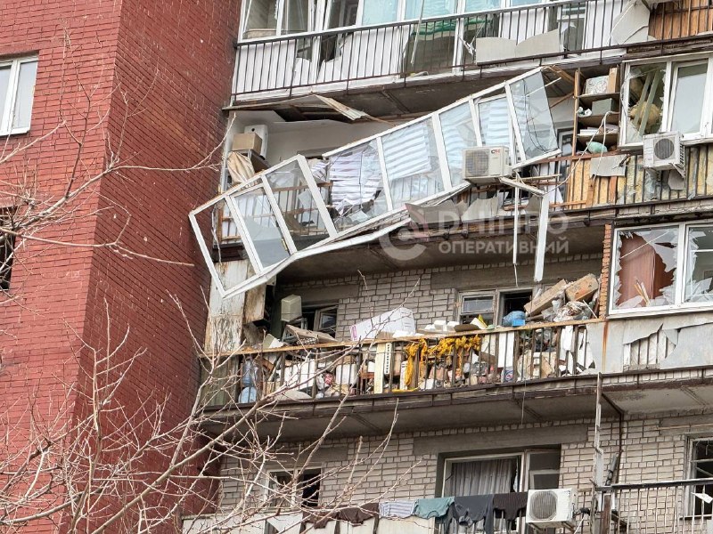 В результате ударов беспилотников в городе Днепре ранены 12 человек, двое из них – дети.