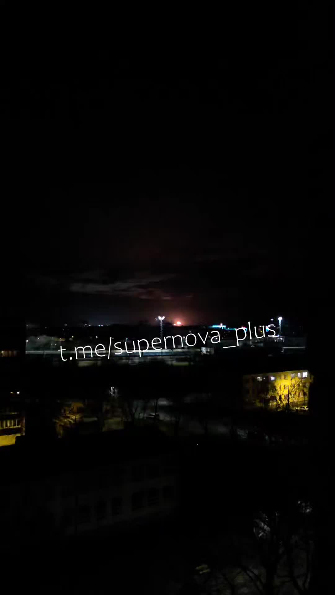 В Ленинградской области в порту Усть-Луга произошел взрыв дополнительного резервуара.