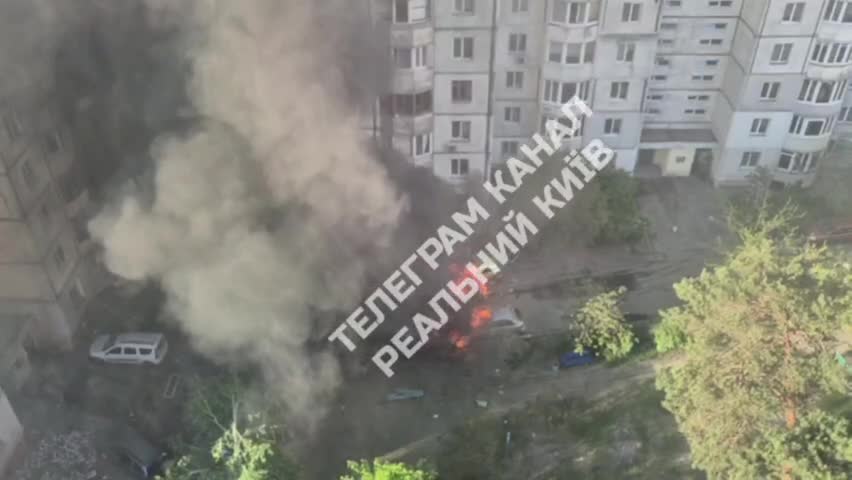 В Киеве участились удары беспилотников по жилым районам.
