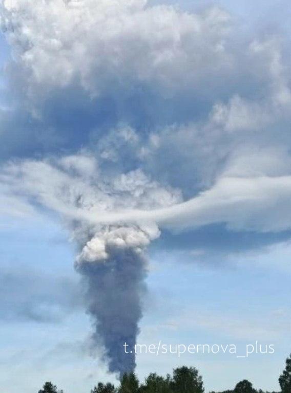 Incendie à la station de pompage de pétrole de Lazarevo, dans la région de Kirov en Russie