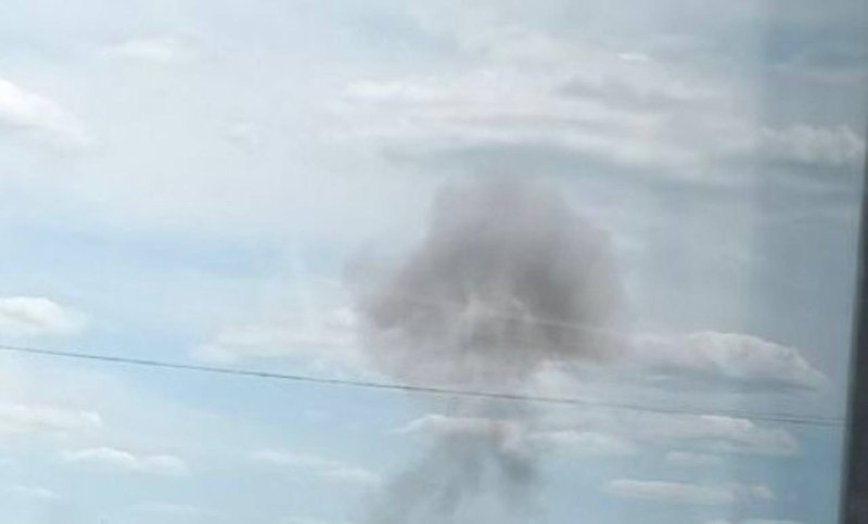 De la fumée s'élève dans la ville de Dnipro après une frappe présumée de drone.