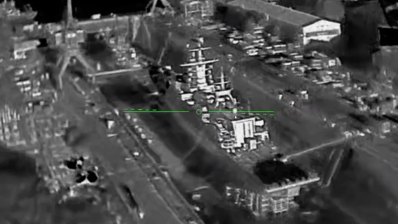 Des drones ukrainiens ont touché une corvette de classe Steregushchy de la marine russe, la Boikiy, à Kronshtadt, près de Saint-Pétersbourg.