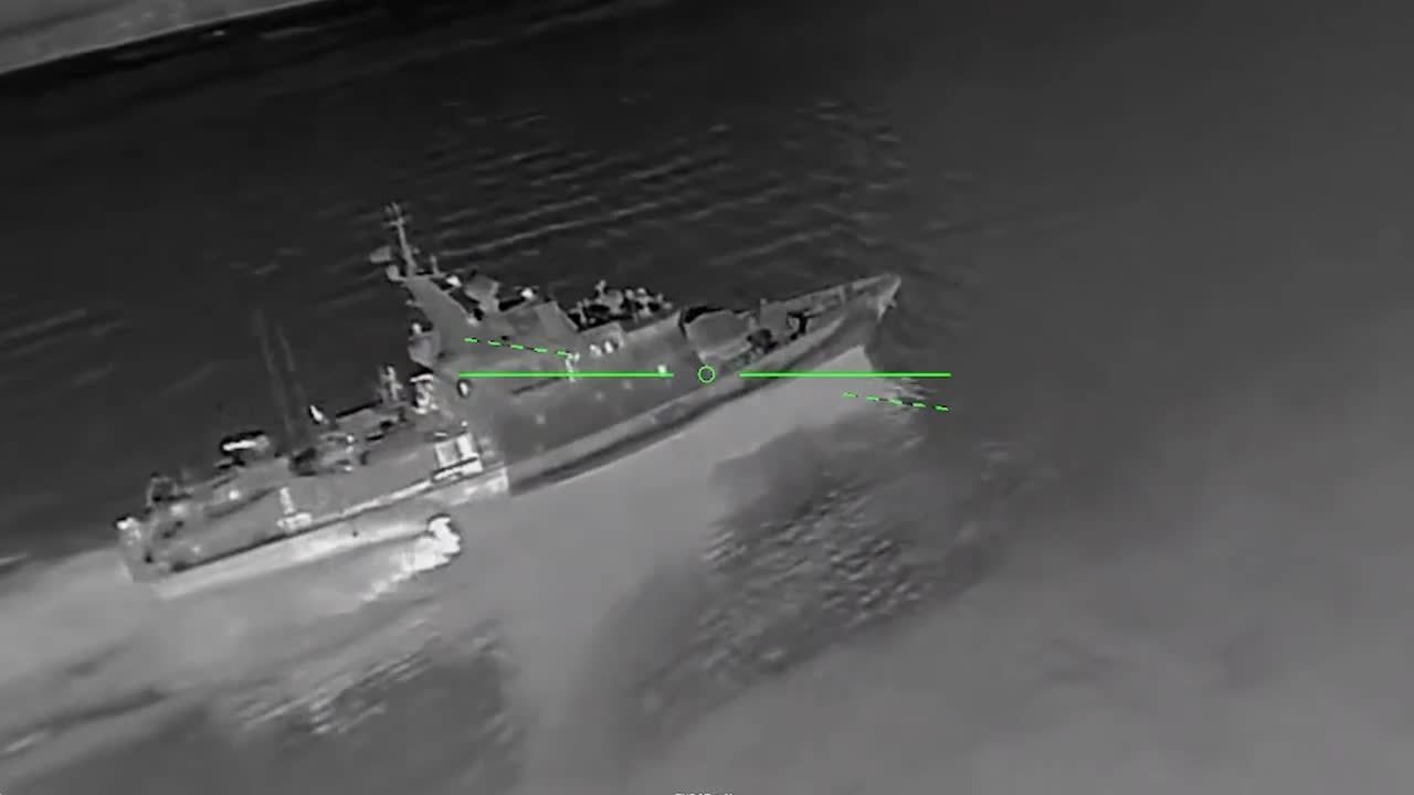 Des drones ukrainiens ont ciblé un patrouilleur de classe Svetlyak et d'autres équipements militaires en Crimée.