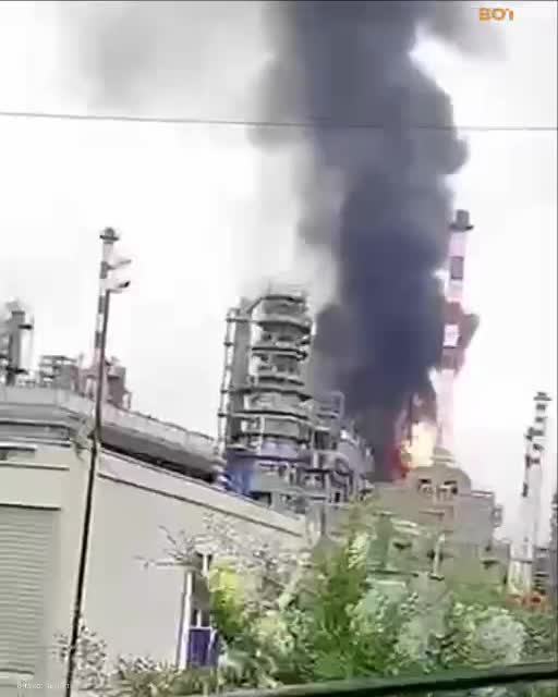 Incendie et explosions signalés à la raffinerie de pétrole d'Antipinskiy à Tioumen