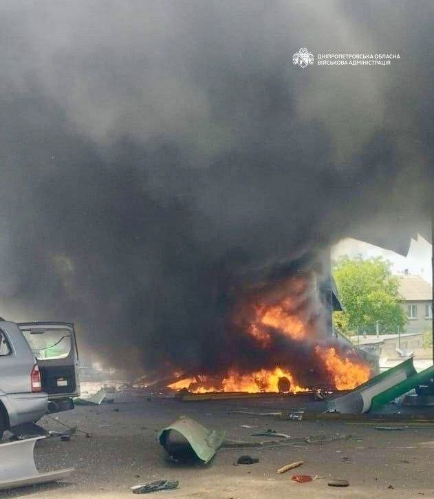 Une personne a été blessée lors de frappes de drones sur des stations-service du district de Pavlohrad, dans la région de Dnipropetrovsk.