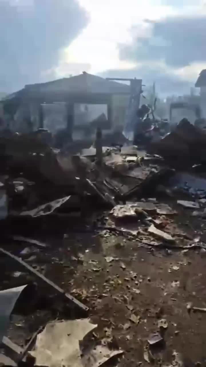 Destructions à Vasylkivka, dans la région de Dnipropetrovsk, suite à des frappes aériennes