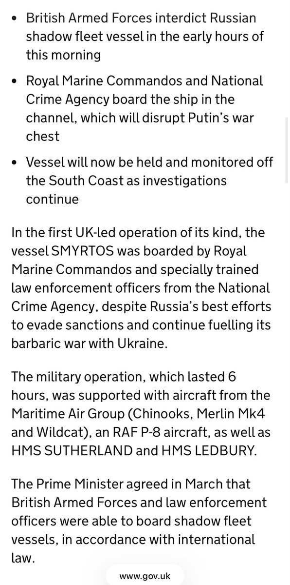 Des commandos des Royal Marines britanniques ont abordé aujourd'hui le pétrolier russe Smyrtos, appartenant à la flotte de l'ombre, lors d'un raid mené tôt ce matin impliquant deux navires de guerre, des hélicoptères Chinook, Merlin et Wildcat, ainsi qu'un avion de patrouille maritime P-8 Poseidon.