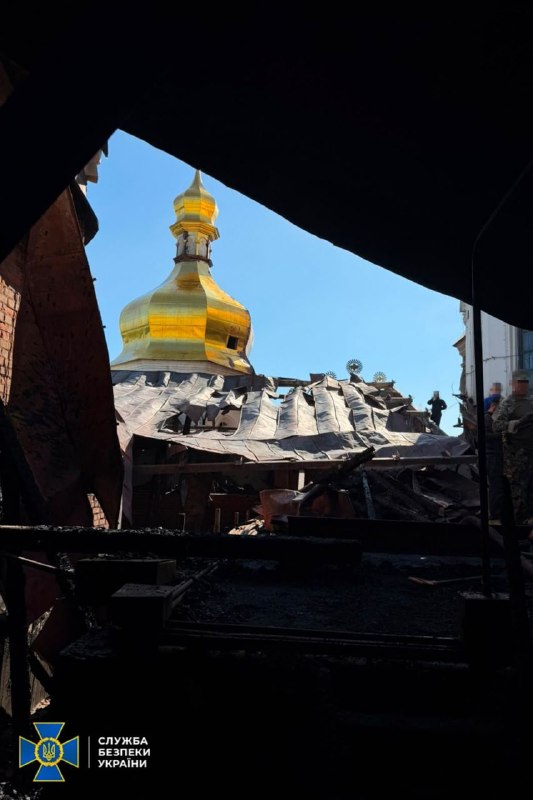 Des débris d'un drone russe de type Heran-2 Shahed ont été retrouvés sur le site de l'impact sur la laure des Grottes de Kyiv.