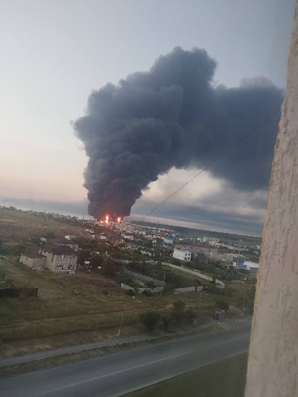Incendies au port de Kertch après des explosions nocturnes