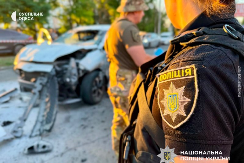 В Одессе в результате взрыва автомобиля погиб один человек, еще один получил ранения.