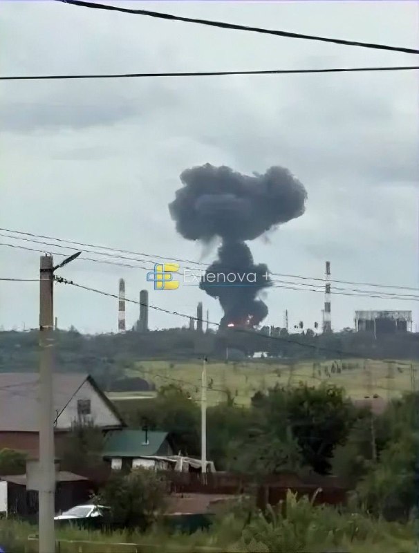 Беспилотники атаковали нефтеперерабатывающий завод в Уфе.