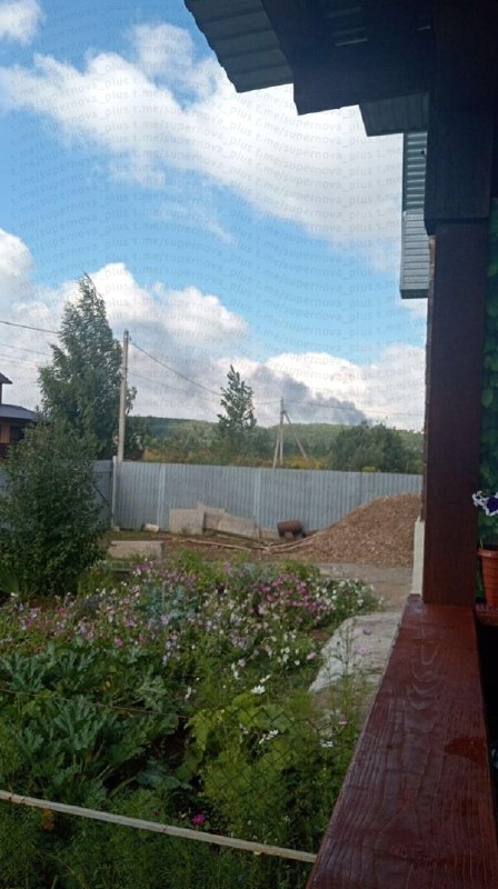 Поднимается дым после взрывов в Уфе.