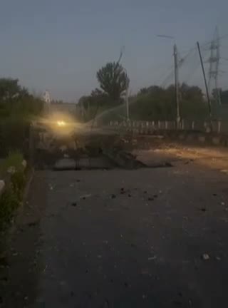 Российская авиация разбомбила мост Черевковка в Славянске.