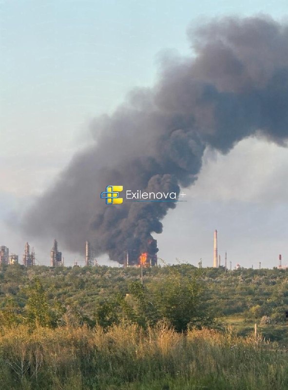 Пожар на нефтеперерабатывающем заводе в Сызране.
