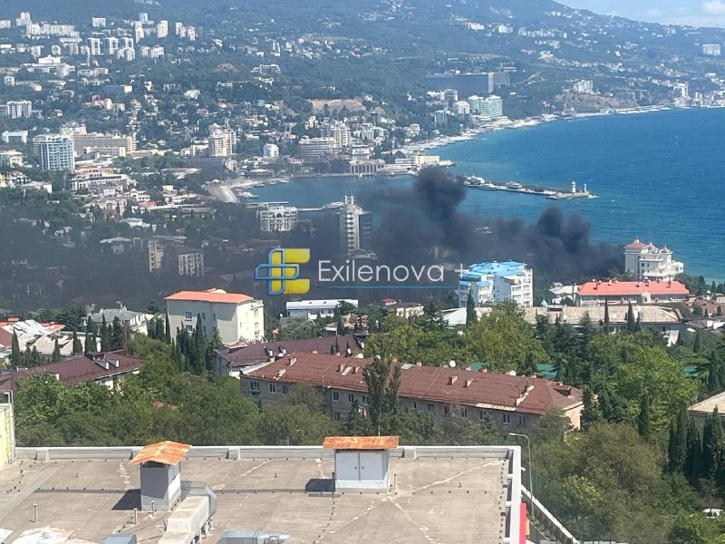 Сообщается о налете военно-морских беспилотников на порт в Ялте.
