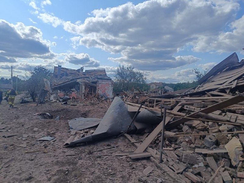 В результате российских авиаударов в Изуме ранены 3 человека.