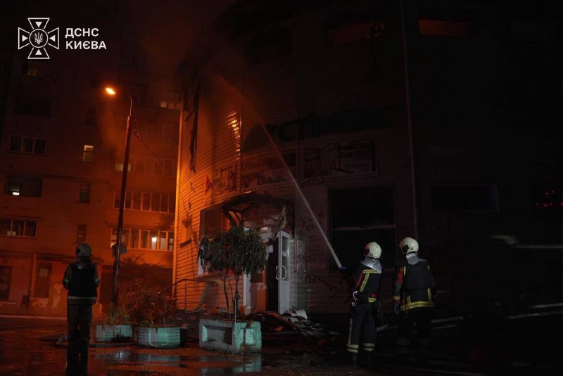 Durante la noche, Rusia atacó almacenes de alimentos e instalaciones de la Cruz Roja en Boryspil, según declaró el primer ministro.