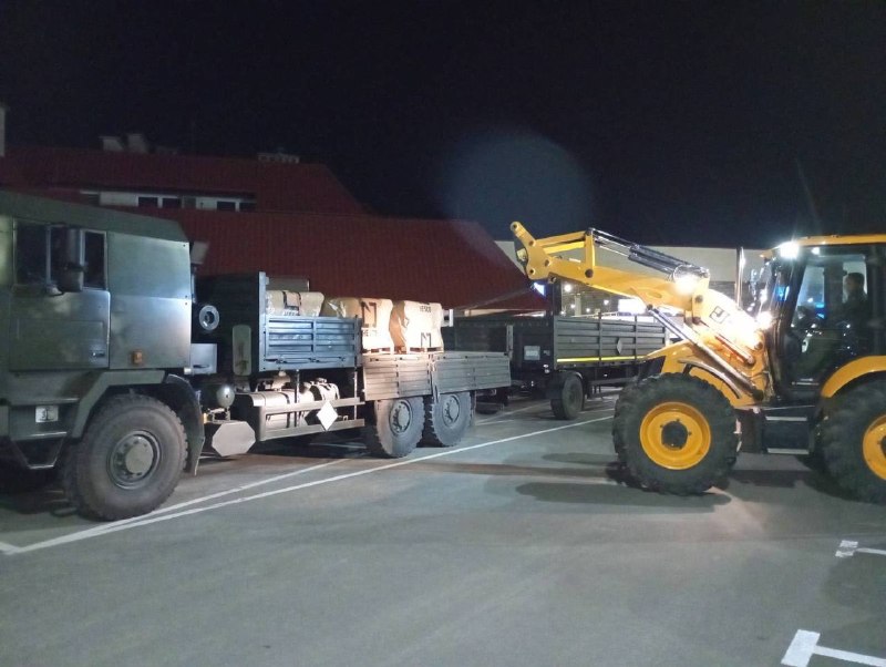 Poland has begun building fortifications on the border with Ukraine. According to reports, soldiers from the 4th and 18th engineering battalions are working near the Dorogush, Medyka and Korchova border crossings.