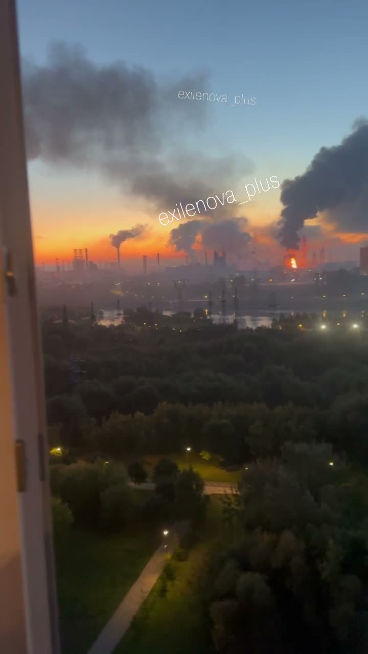 Fires at the oil refinery in Kapotnya as result of drone strike