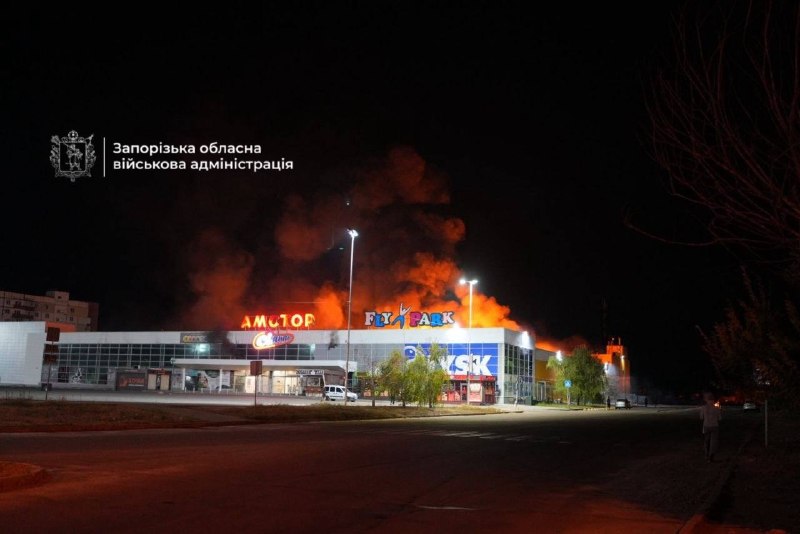 Fire at the Amstor mall in Zaporizhzhia as result of Russian strikes