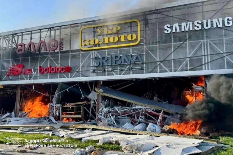 Russian strike targeted a mall in Zaporizhzhia this morning, causing a fire